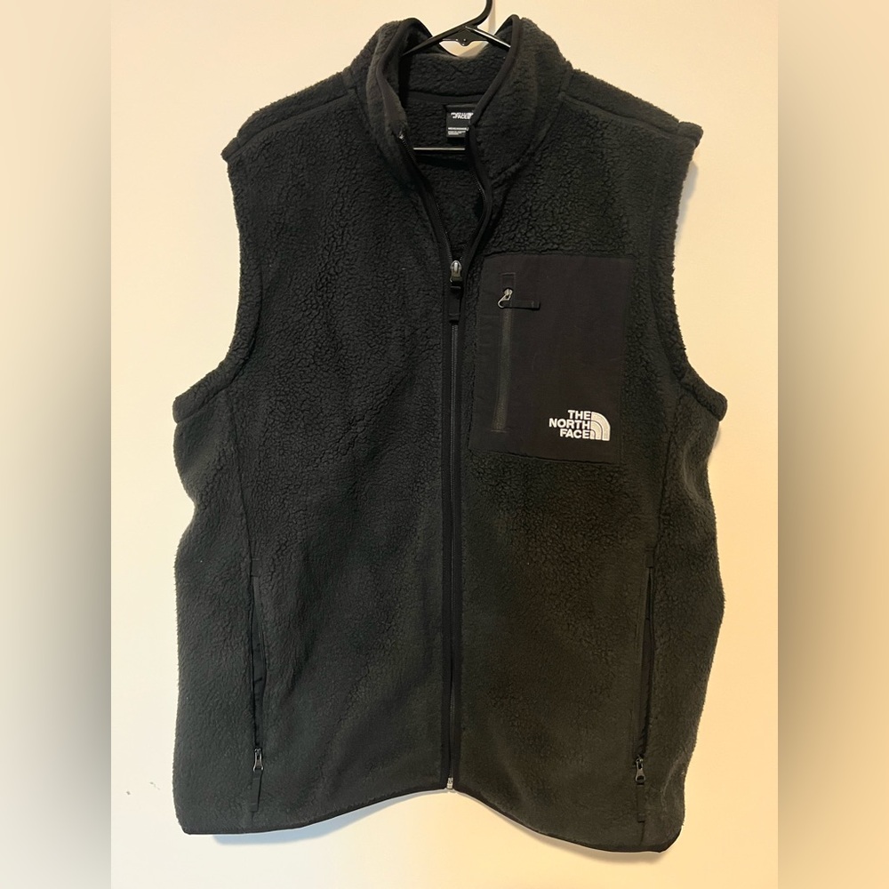 The North Face Men's The Peak Black Sherpa Vest
